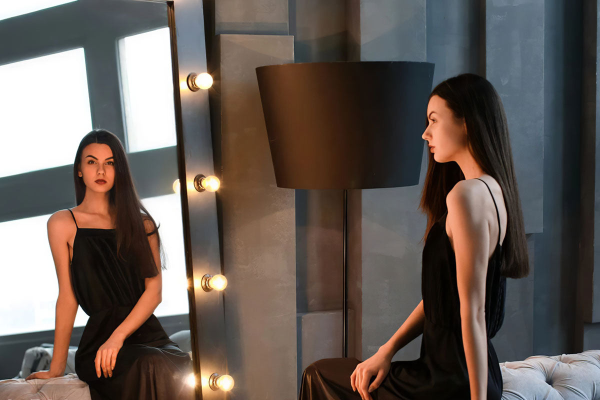 How To Take the Perfect Mirror Selfie